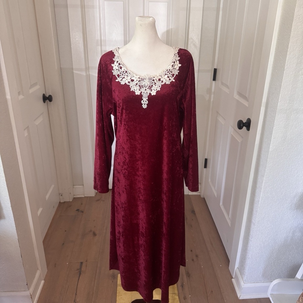 True Vintage Lucie Ann Red Crushed Velvet Nightgown Maxi Dress Lace Neck Size M